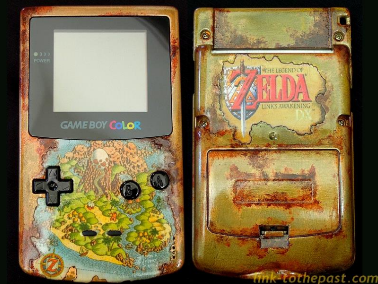 Game Boy customisée Zelda avec carte au trésor